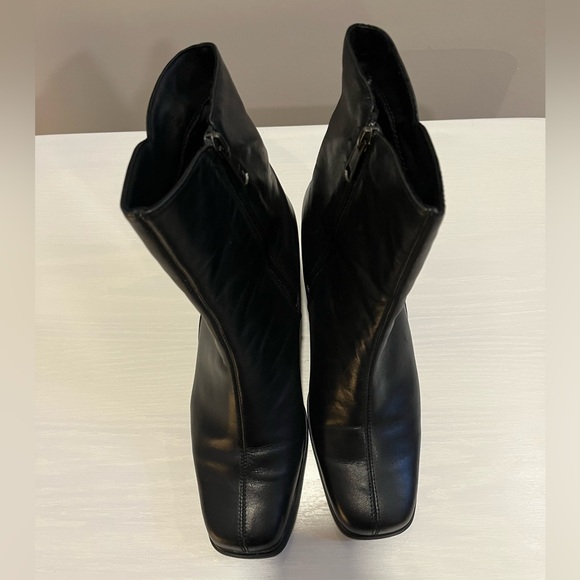 Vintage Black Ankle Boots - Picture 3 of 10